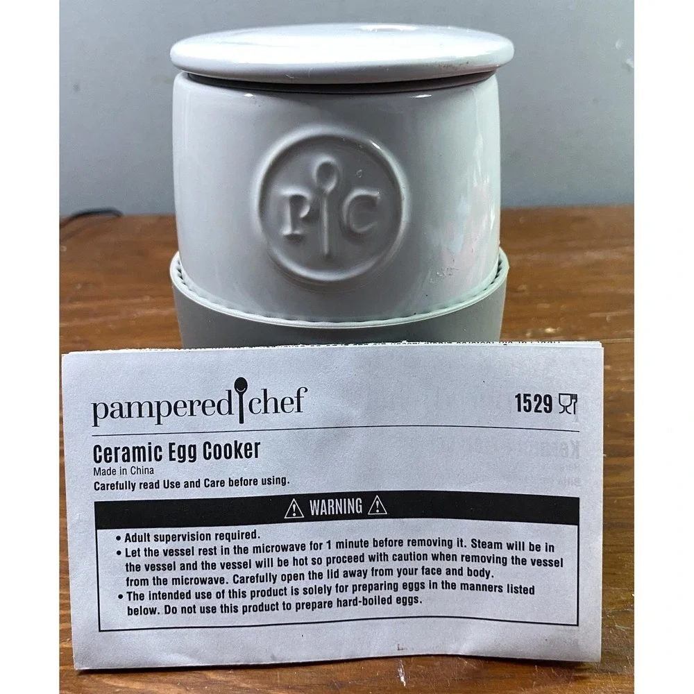 Pampered Chef Ceramic Egg Cooker w/ Silicone Sleeve&Lid #1529‎ White Gray NEW